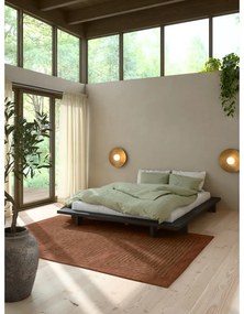 Čierna dvojlôžková posteľ z borovicového dreva s roštom 160x200 cm Japan - Karup Design