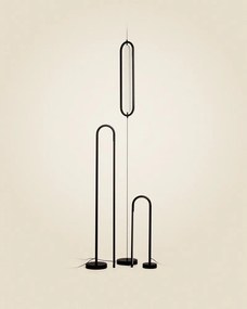 Čierna LED stojacia lampa (výška 300 cm) Bow – Kave Home