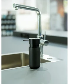 Čierny keramický dávkovač mydla Wenko Black Outdoor Kitchen Silo
