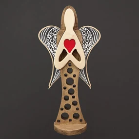 AMADEA Drevený anjel na podstavci s bielymi krídlami a červeným srdcom, masívne drevo, 63x31 cm, český výrobok
