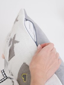 Vianočná obliečka na vankúš mikroplyš 40 x 40 cm - Sivý škriatkovia