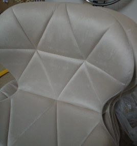 AKCIA Jedálenská stolička MANGO VELVET s čiernymi nohami, svetlo béžová II. akosť
