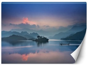 Fototapeta, Pohled na jezero a hory v mlze - 100x70 cm