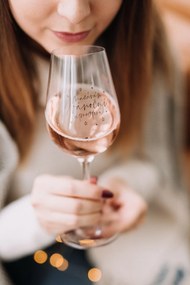 Bella Rose Pohár na víno Nasávám vánoční atmosféru + vianočná krabička – CZ