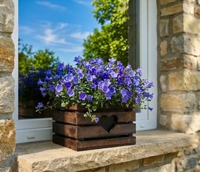 AMADEA Drevený kvetináč so srdiečkom tmavý, vo vnútri s čiernou fóliou, 27x27x21 cm, český výrobok