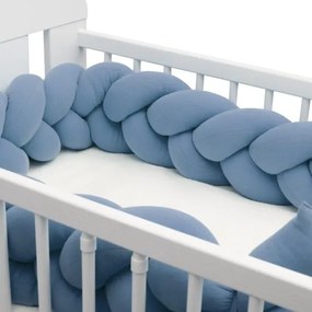 NEW BABY Ochranný mantinel do postieľky vrkoč mušelínový New Baby modrý