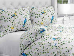 Biante Bavlnené posteľné obliečky Sandra SA-501 Modré vtáky a vetvičky na bielom Predĺžené 140x220 a 70x90 cm