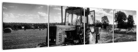 Čiernobiely obraz traktora