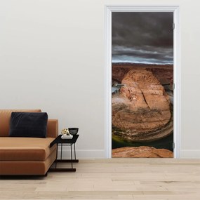 Fototapeta na dvere - Jazero v útese (95x205cm)