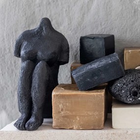Soška z polyresínu (výška 14 cm) Sitting Woman – Mette Ditmer Denmark