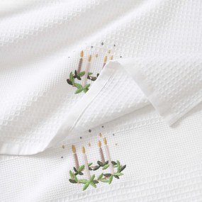 Goldea vianočná kuchynská vaflová utierka s výšivkou - adventný veniec na bielom 50 x 70 cm