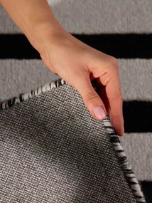 Koberec Elle Decoration Stryve biely / čierny