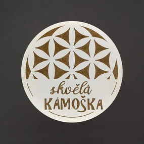 AMADEA Drevený podtácok okrúhly text "skvelá kamoška", priemer 10,5 cm, český výrobok