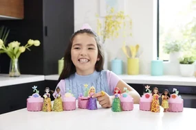 DP COLOR REVEAL KRÁĽOVSKÁ MALÁ BÁBIKA S KVETMI ASST