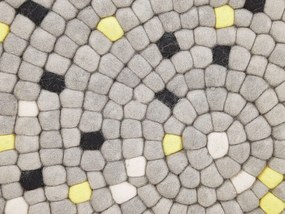 Okrúhly koberec z plstených guličiek ⌀ 140 cm svetlosivý PENEK Beliani