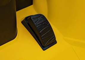 Ramiz Lamborghini Revuelto vozidlo Žltá