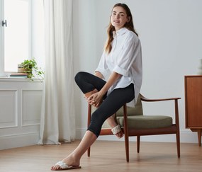 Trojštvrťové legínsy s čipkovým lemom, čierne