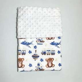Deka Macko s vláčikom/minky biela 100x75 cm – detská obojstranná deka s veselým motívom