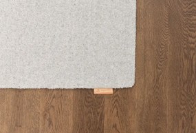 Koberec Agnella Morphic Blooms svetlosivý