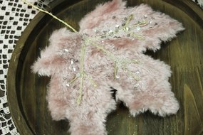 Ružový zdobený javorový list s kožušinkou 22cm