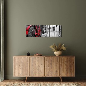 Obraz červeného kolesa na dláždenej ulici (s hodinami) (90x30 cm)