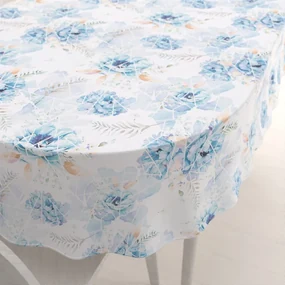 Biante Teflónový oválny obrus TF-087 Modré kvety na geometrickom bielom 140x180 cm