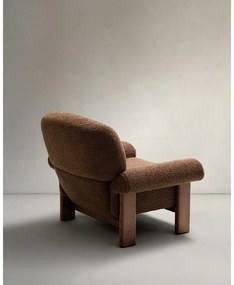 Hnedé kreslo z textílie buklé Nema – Kave Home