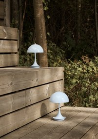 Louis Poulsen Prenosná lampa Panthella 160 V3 Opal Pale Blue