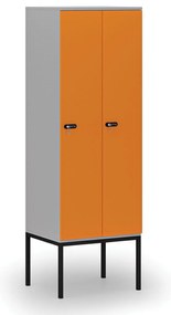 Drevená šatníková skrinka S4 s podnožou, 2 oddiely, 1871 x 600 x 500 mm, demont, mechanický kódový zámok, sivá/oranžová