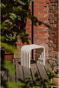 Béžová kovová záhradná stolička Nokk – noo.ma