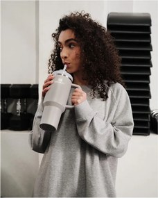 Svetlosivá termoska so slamkou z nehrdzavejúcej ocele 1,18 l Quencher H2.0 FlowState Tumbler Ash – Stanley