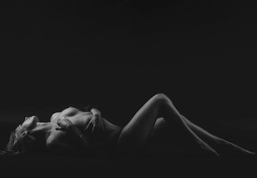 Fototapeta - Akt ležiacej ženy (147x102 cm)