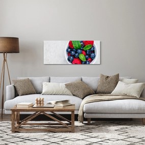 Obraz - miska s lesným ovocím (120x50 cm)