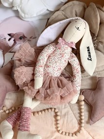 Plyšový zajačik kvety v ružovej sukni s menom dieťaťa