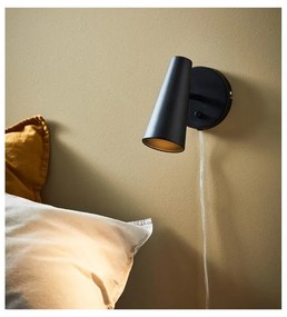 Čierne nástenné svietidlo Markslöjd Crest, výška 17 cm