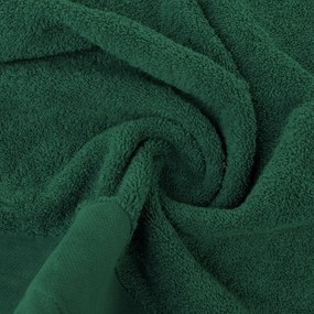 Hladký uterák JULITA v zelenej farbe s jemným detailom na okraji Šírka: 50 cm | Dĺžka: 90 cm