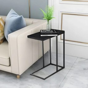 Čierny stolík s mramorovým efektom