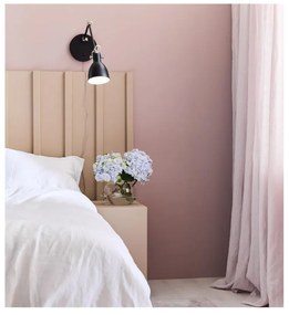 Čierna nástenná lampa Markslöjd House, dĺžka ramena 84,5 cm