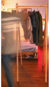 Stojan na oblečenie z borovicového dreva v prírodnej farbe Hongi - Karup Design