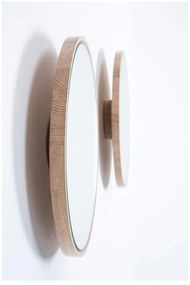 Nástenné zrkadlo s rámom z masívneho dubového dreva Gazzda Look, ⌀ 32 cm