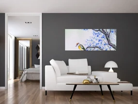 Obraz - Vtáčik na strome s modrými kvetmi (120x50 cm)