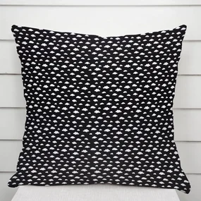 Biante Detská bavlnená obliečka na vankúš Sandra SA-306 Biele obláčiky na čiernom 45 x 45 cm