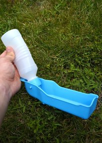 Cestovná fľaša s miskou pre psov 250 ml ANIMAL, modrá