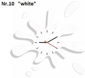 Moderné nástenné hodiny v tvare machule