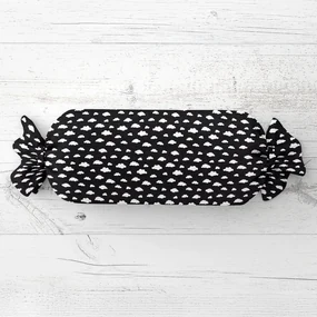 Biante Detský vankúš valec bonbon Sandra SA-306 Biele obláčiky na čiernom 15x40 cm