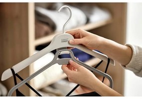 Plastové vešiaky v súprave 2 ks Orderly – Joseph Joseph