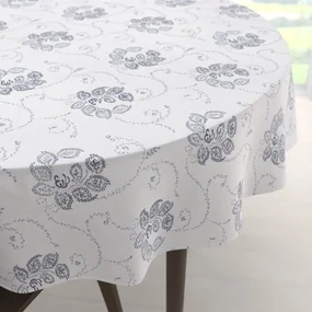 Biante Bavlnený okrúhly obrus Sandra SA-090 Modré popínavé kvety na bielom Ø 110 cm