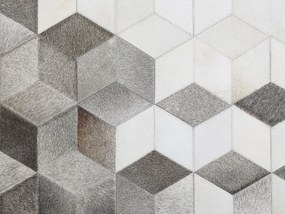 Kožený koberec 140 x 200 cm sivá/krémová biela SASON Beliani