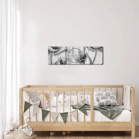 Obraz - Čiernobiele kvety na pozadí (s hodinami) (90x30 cm)