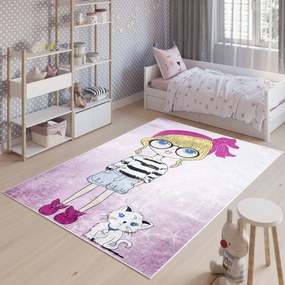 Detský koberec do dievčenskej izby s mladou slečnou a mačkou